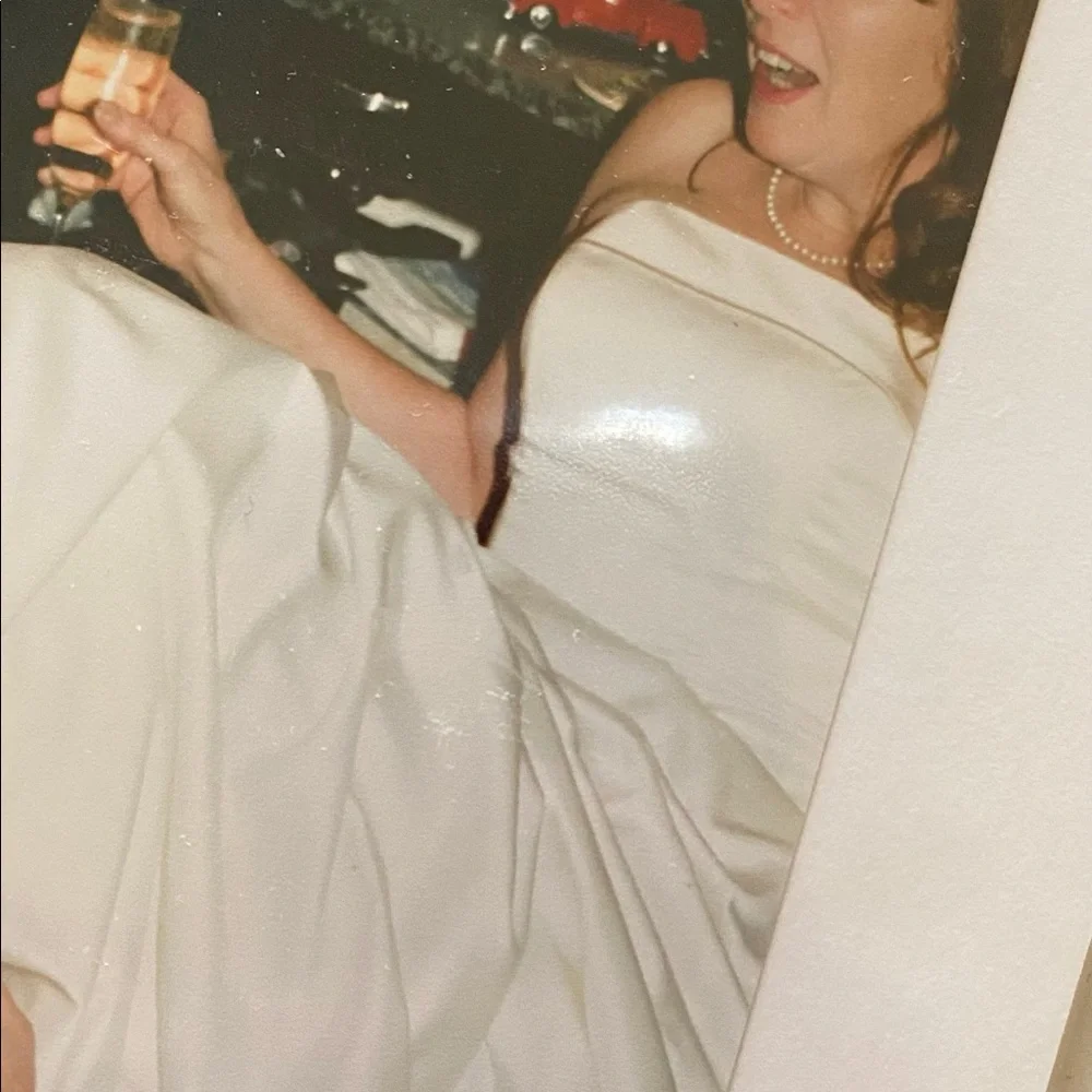 Wedding gown - Picture 3 of 14